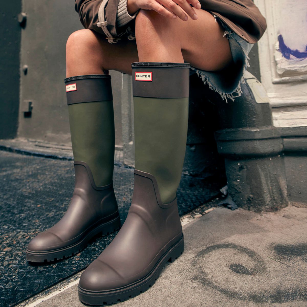 Promotional banner featuring Hunter boots Nissa